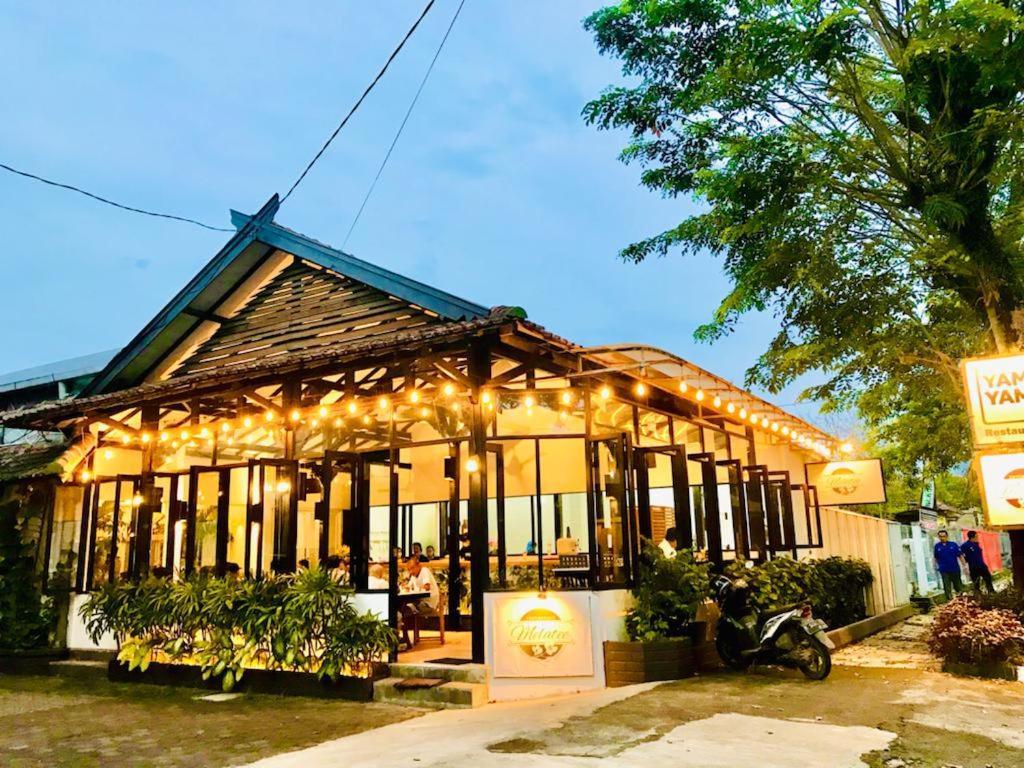 Belaya Hotel Jepara Exterior foto